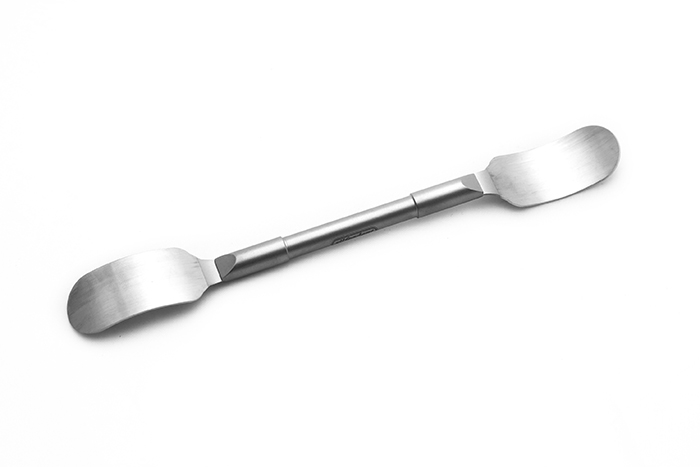 Spatula applicator for membrane